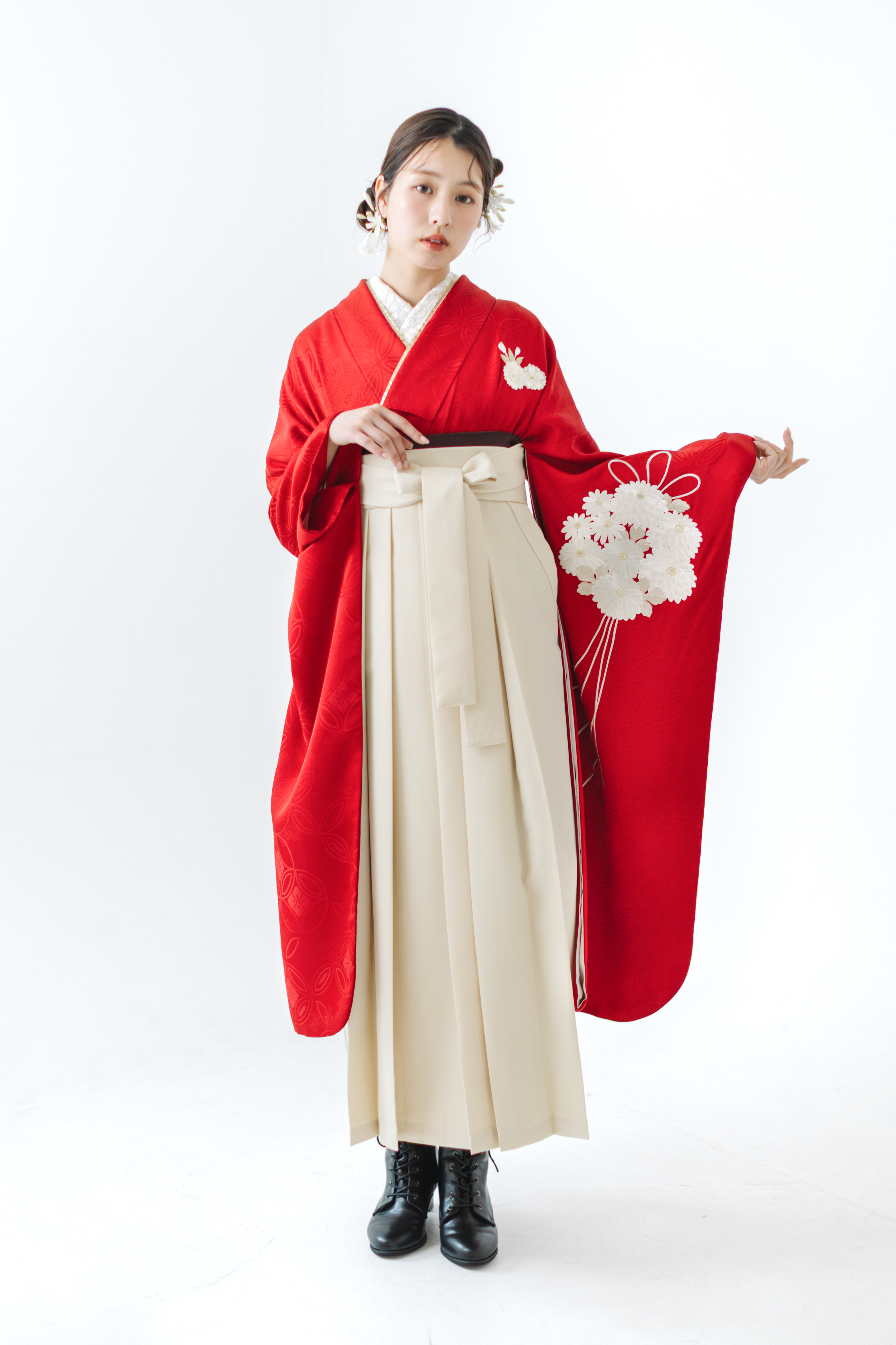 正絹振袖 赤地刺繍薬玉